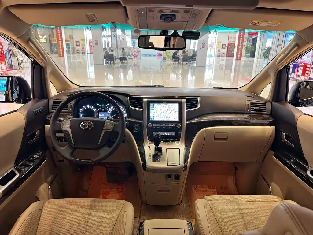 TOYOTA ALPHARD 2012