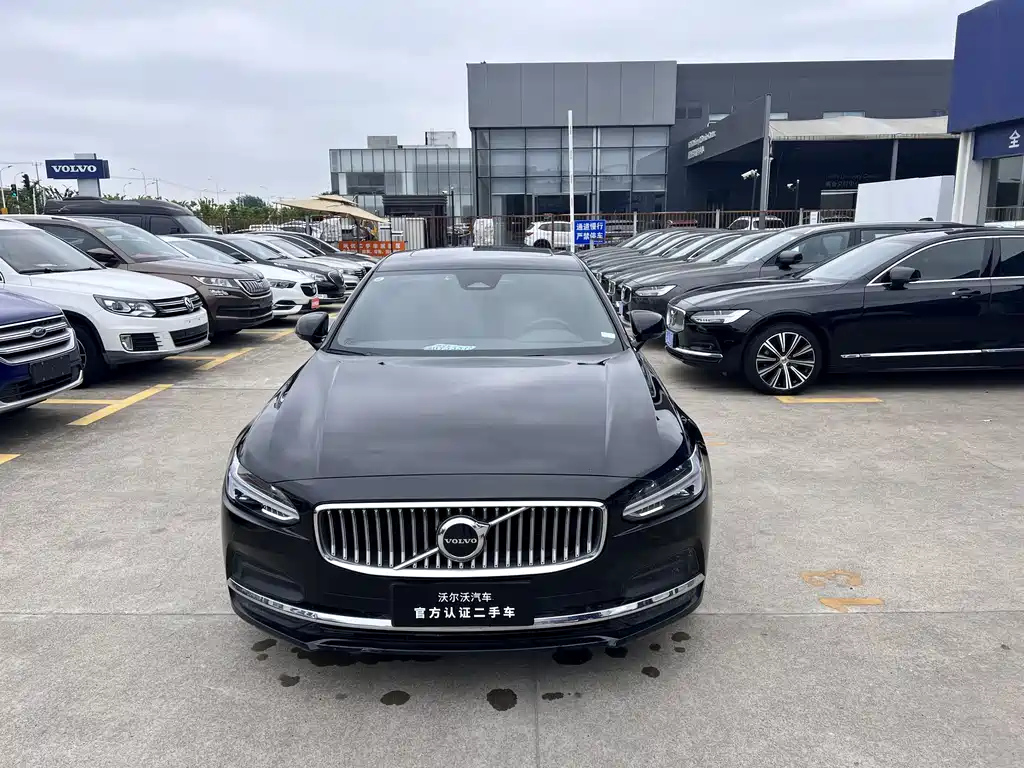 VOLVO S90 2023