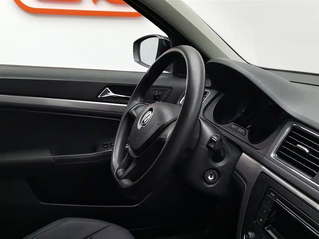 VOLKSWAGEN LAVIDA 2018