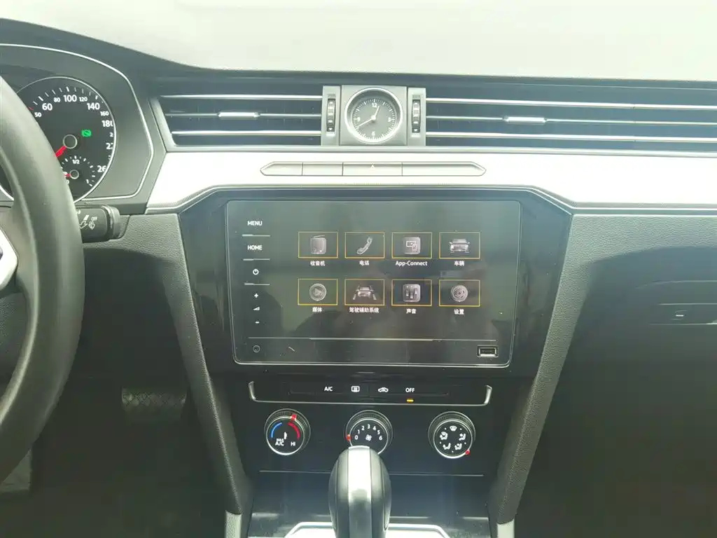 VOLKSWAGEN MAGOTAN 2022