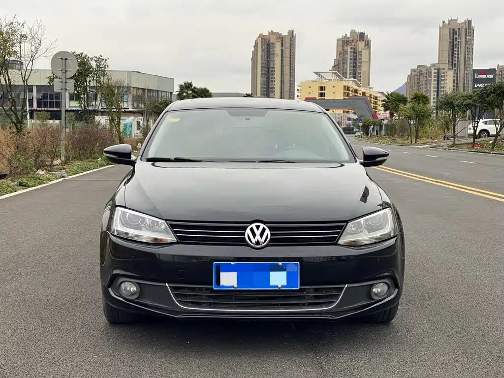 VOLKSWAGEN SAGITAR 2014