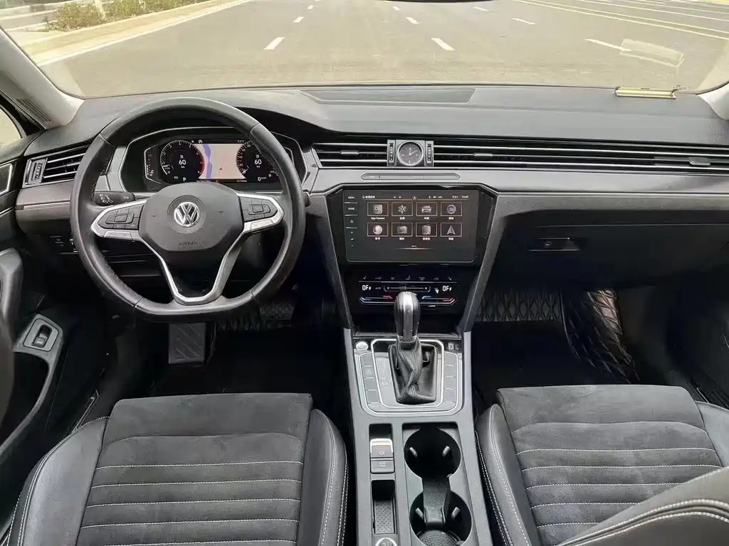 VOLKSWAGEN MAGOTAN 2020