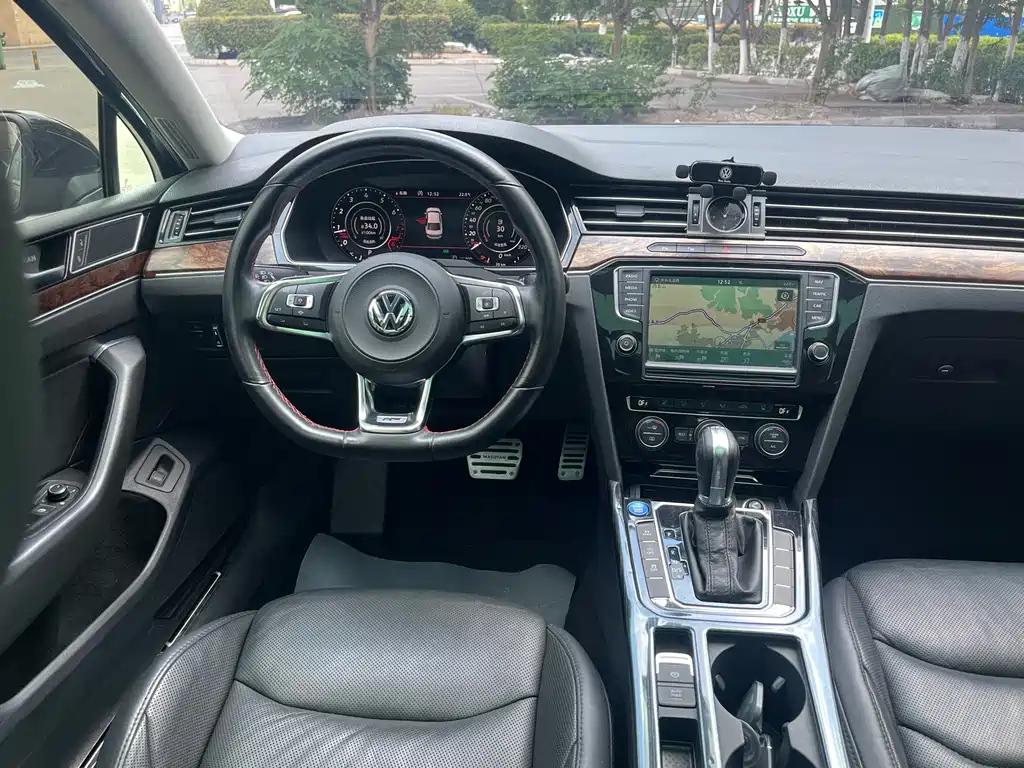 VOLKSWAGEN MAGOTAN 2018