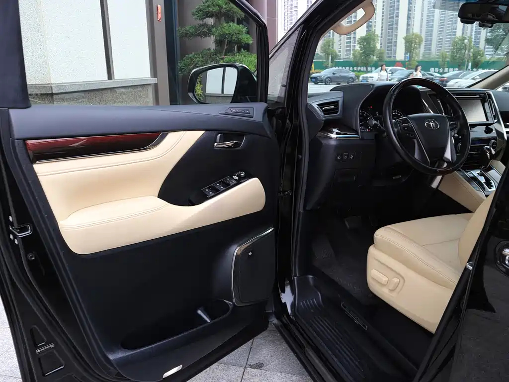 TOYOTA ALPHARD 2018