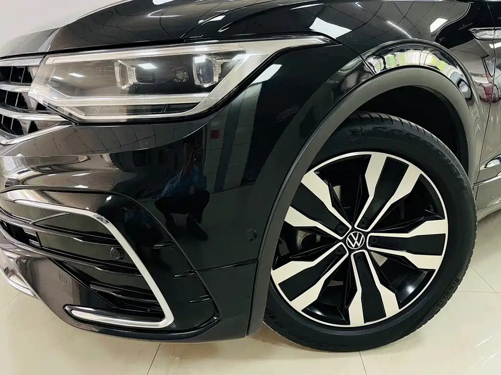 VOLKSWAGEN TIGUAN L 2021