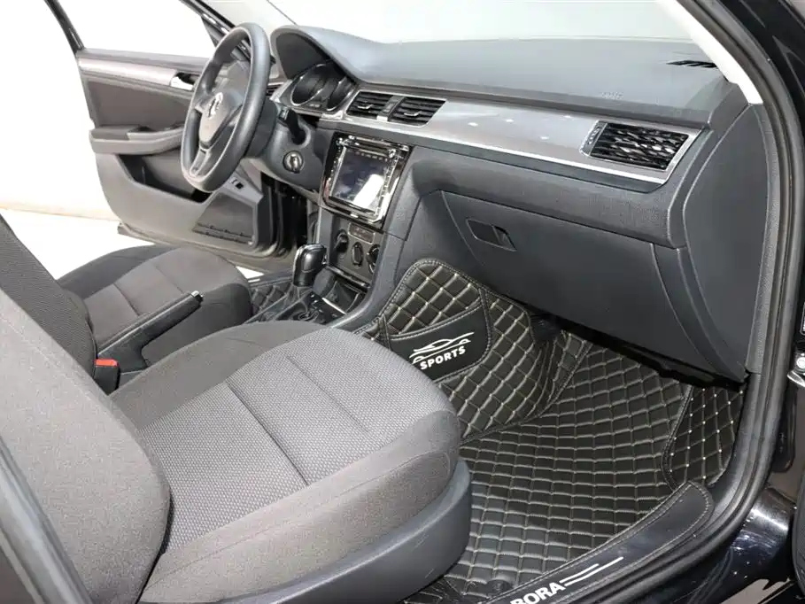 VOLKSWAGEN BORA 2018