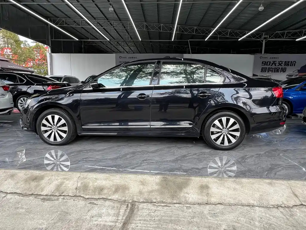 VOLKSWAGEN SAGITAR 2018