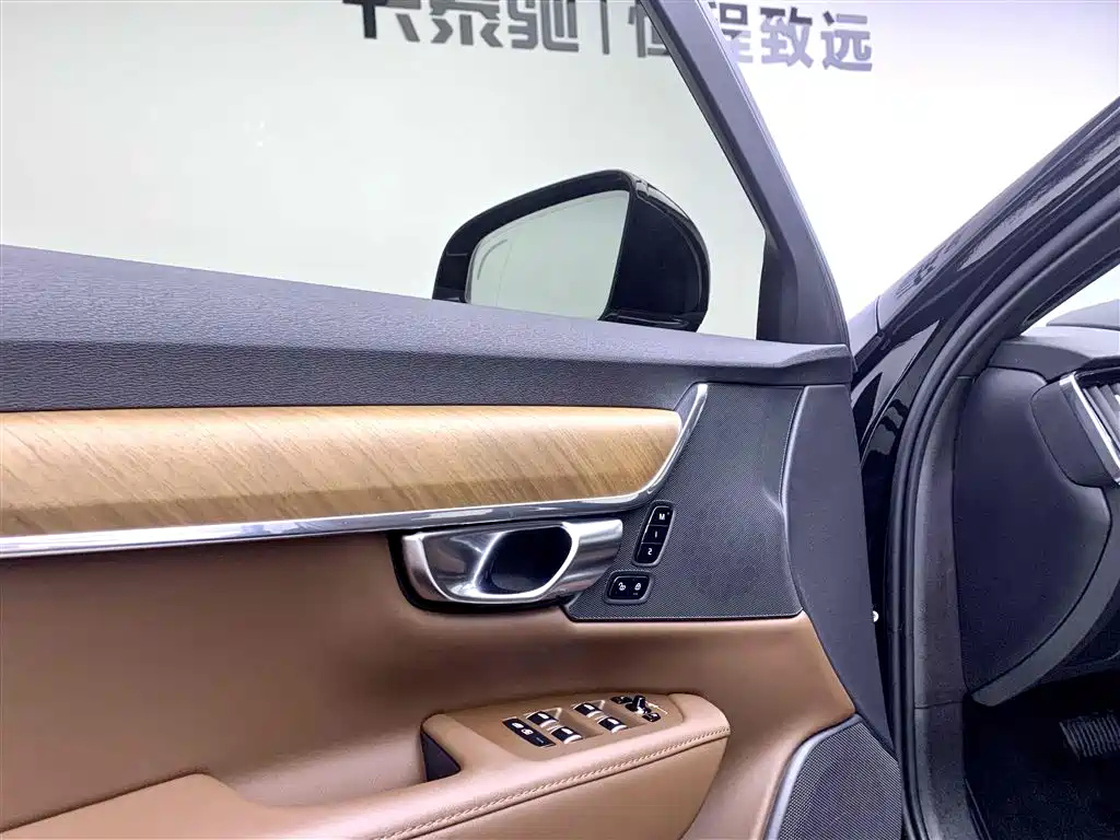 VOLVO S90 2023