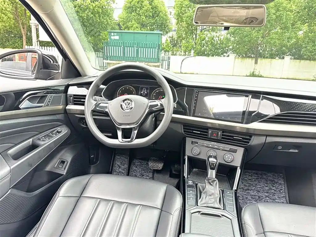 VOLKSWAGEN PASSAT 2020