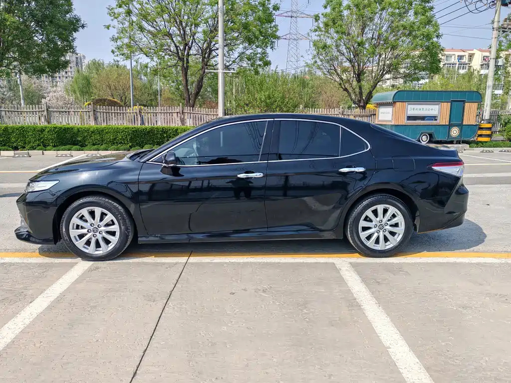 TOYOTA CAMRY 2019