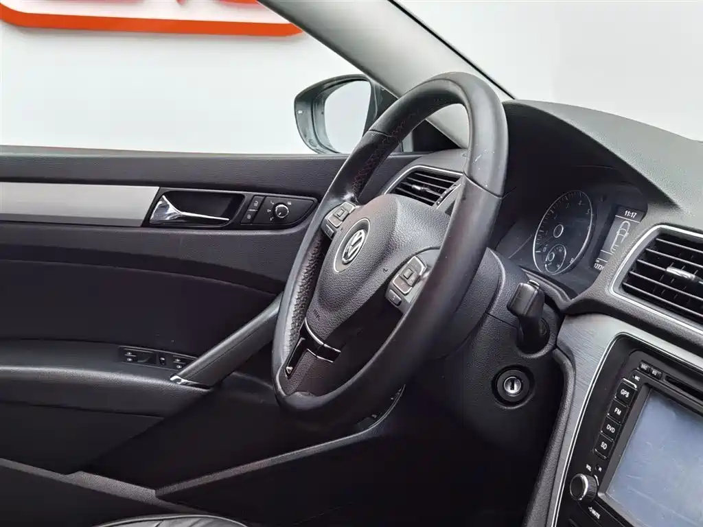 VOLKSWAGEN PASSAT 2016