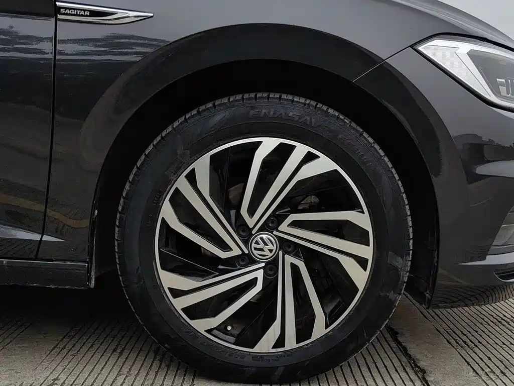 VOLKSWAGEN SAGITAR 2022