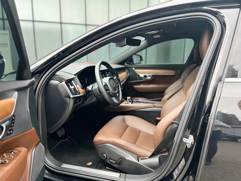 VOLVO S90 2022