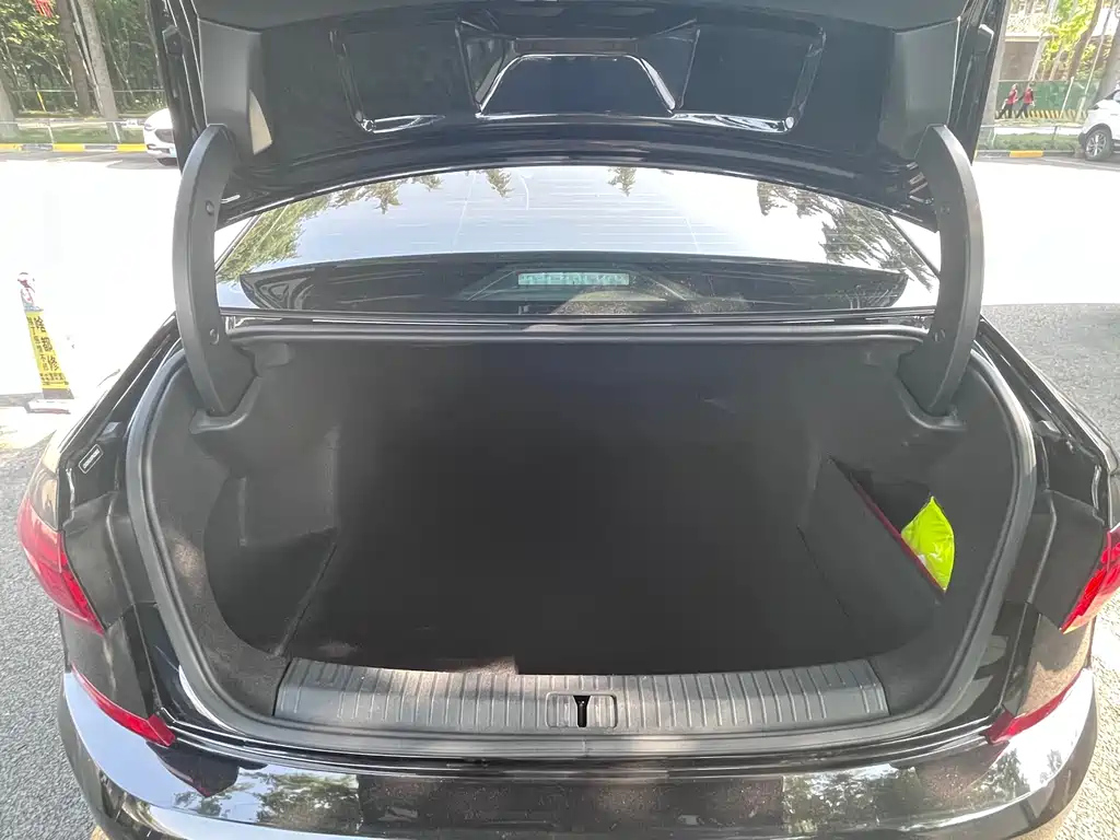 VOLKSWAGEN PASSAT 2023