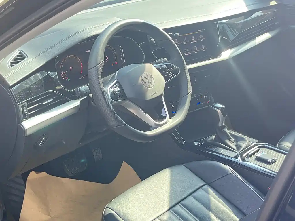 VOLKSWAGEN PASSAT 2023