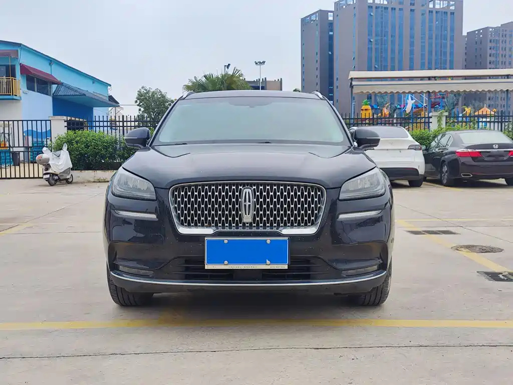 LINCOLN ADVENTURER 2020