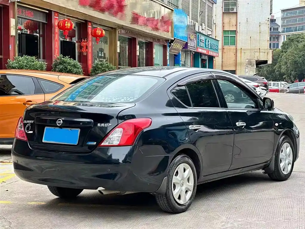 NISSAN SUNNY 2012
