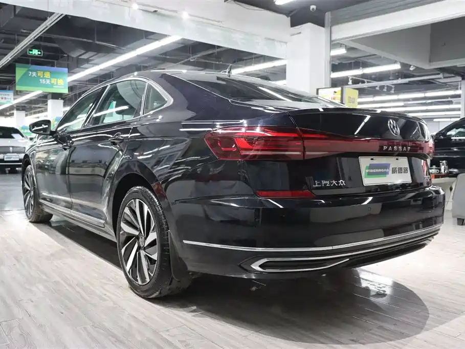 VOLKSWAGEN PASSAT 2022