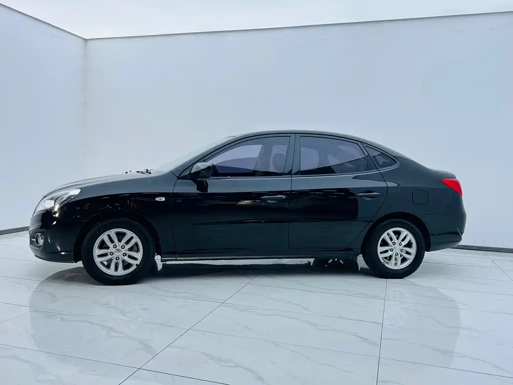 HYUNDAI CELESTA 2015