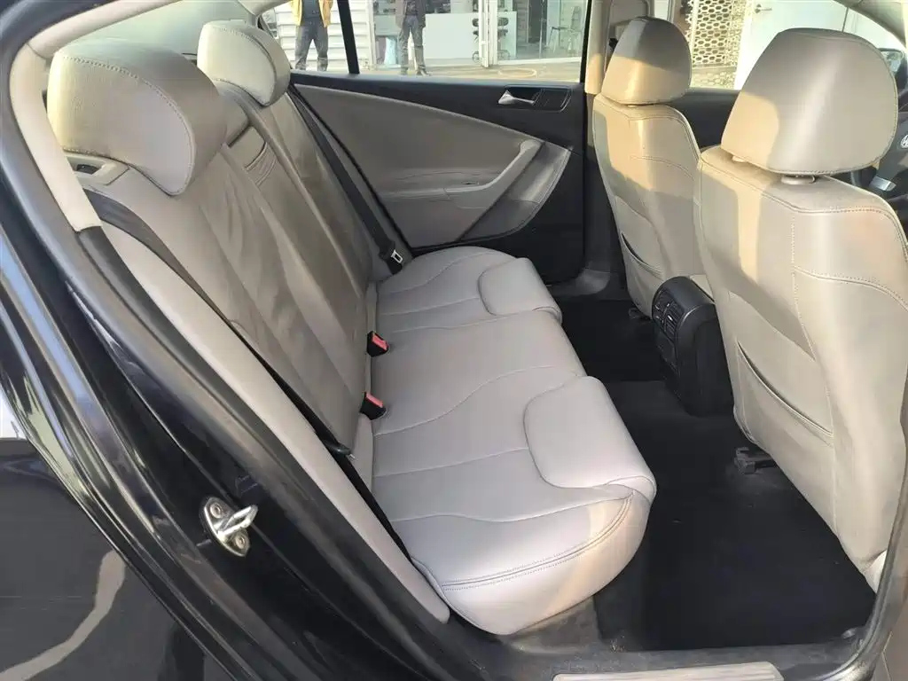 VOLKSWAGEN MAGOTAN 2010