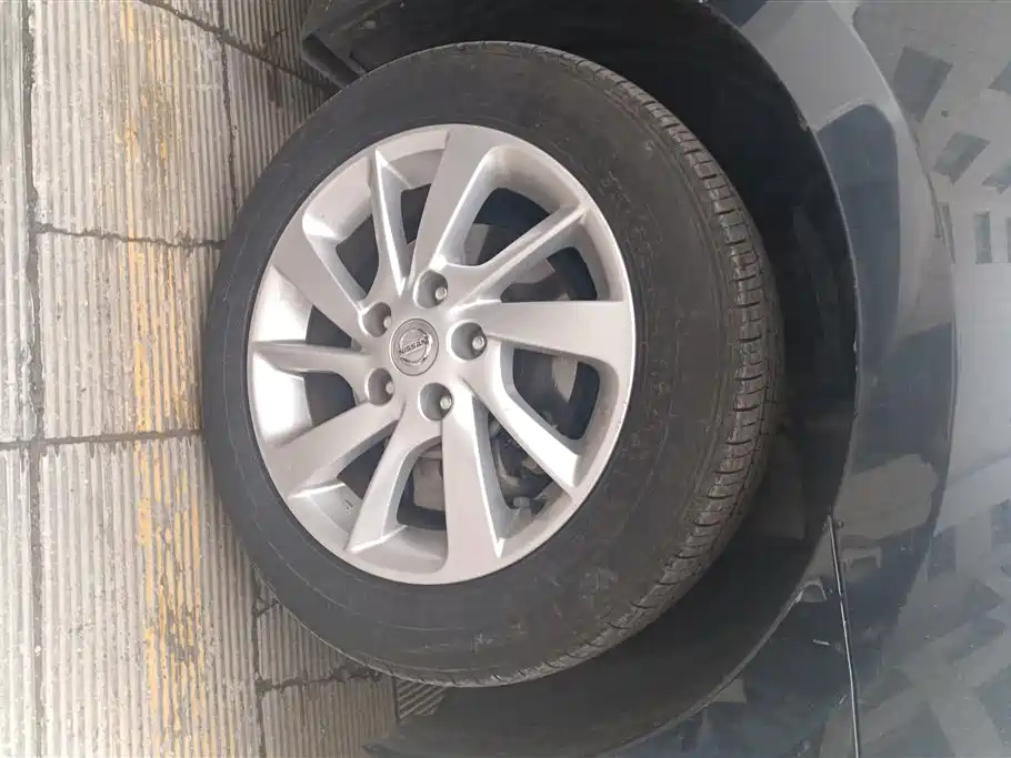 NISSAN SYLPHY 2013