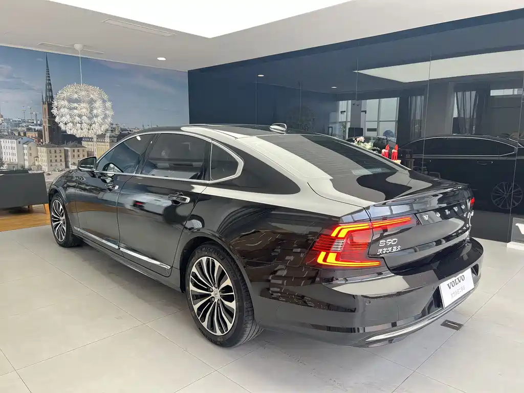 VOLVO S90 2023