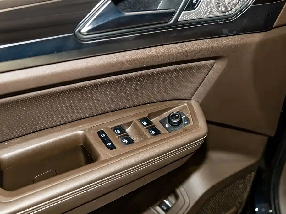 VOLKSWAGEN VILORAN 2021