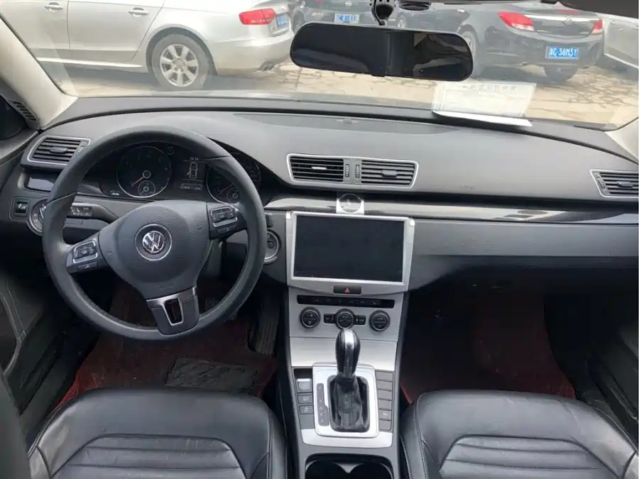 VOLKSWAGEN MAGOTAN 2011