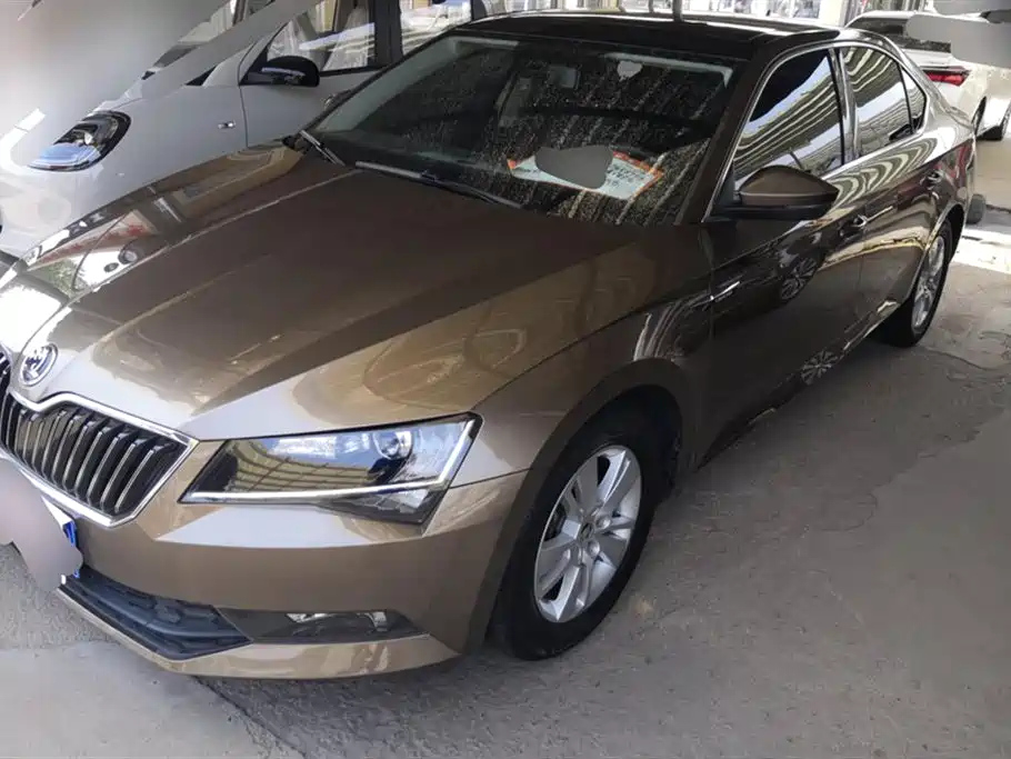 SKODA SUPERB 2016