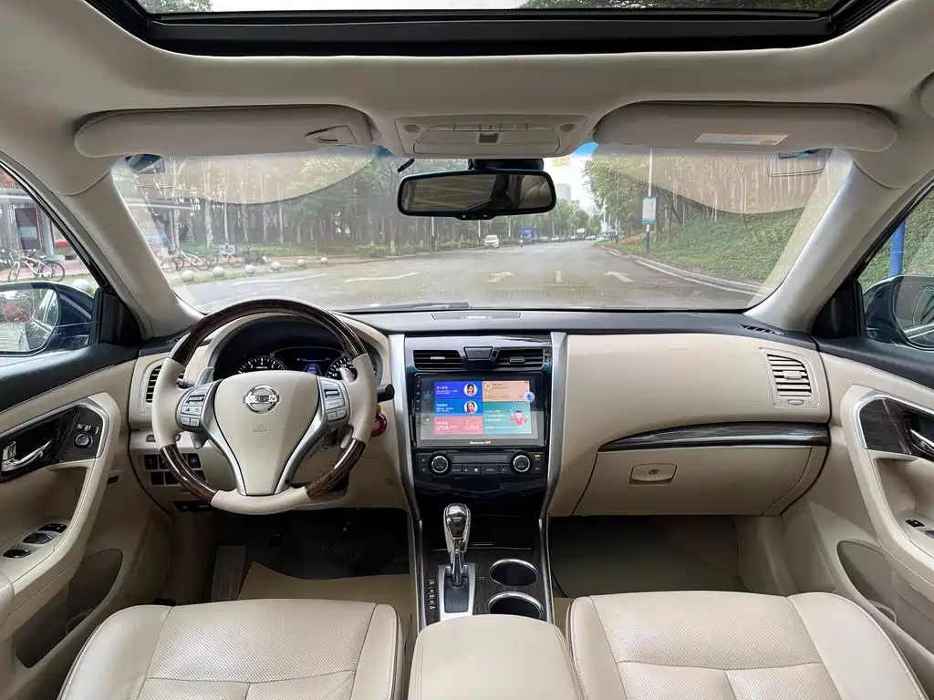 NISSAN TEANA 2015