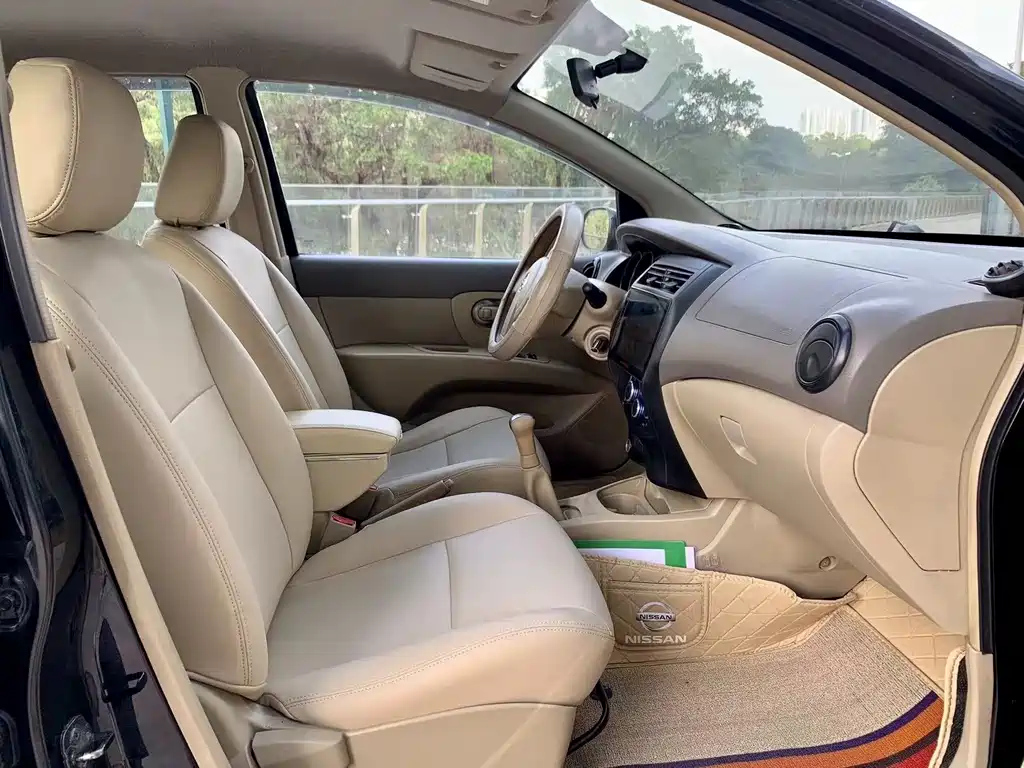 NISSAN LIVINA 2009