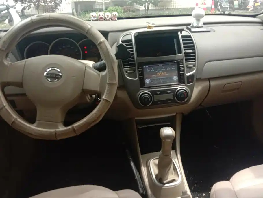 NISSAN SYLPHY 2017