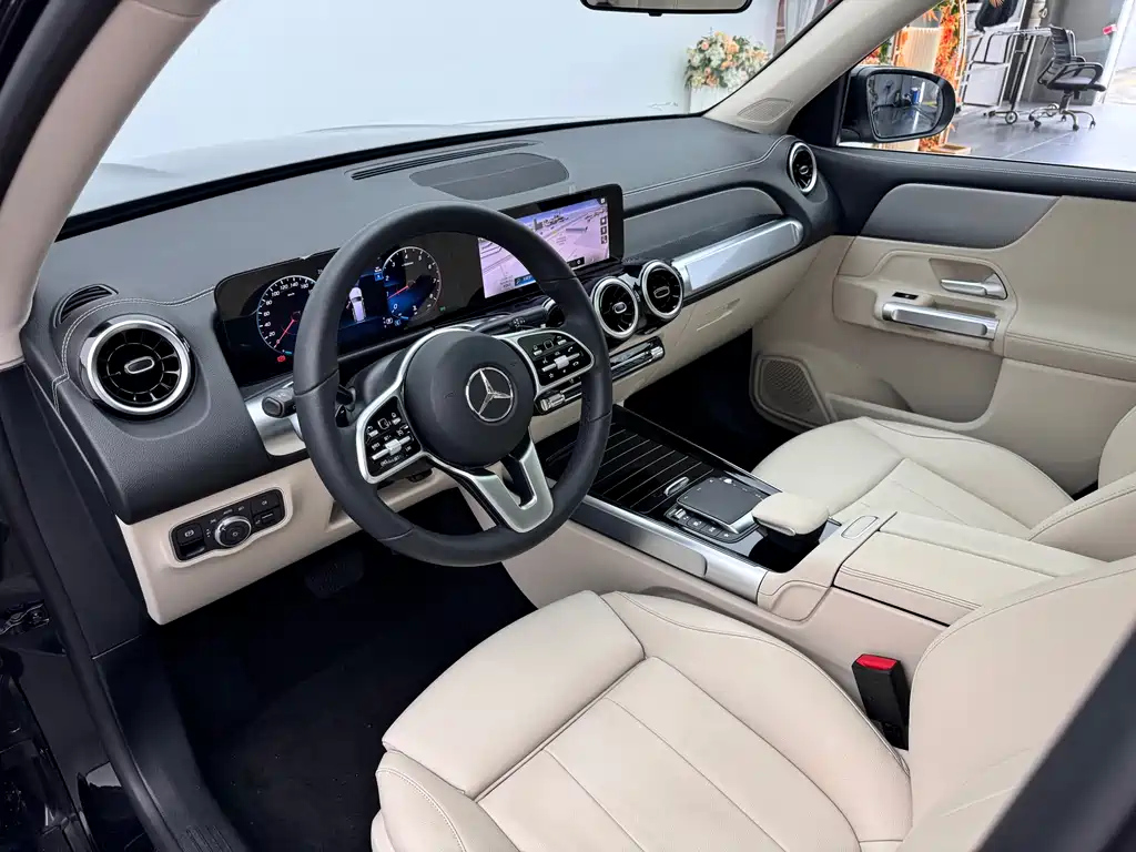 MERCEDES BENZ GLB 2023