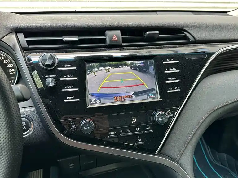 TOYOTA CAMRY 2018