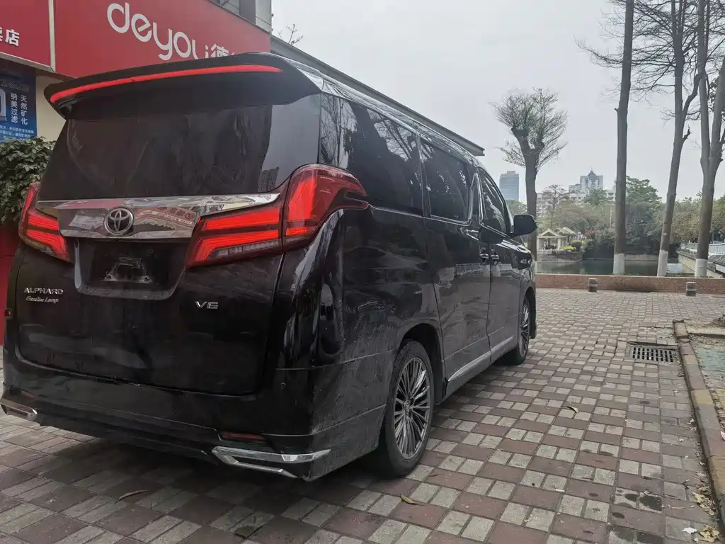 TOYOTA ALPHARD 2012