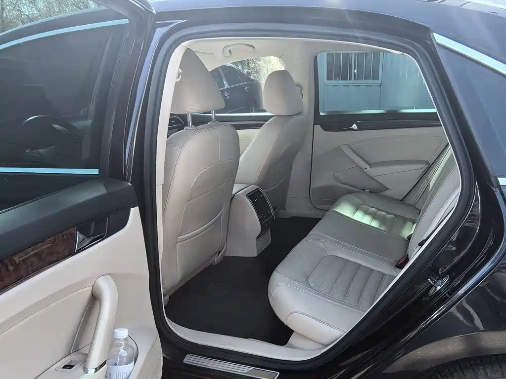 VOLKSWAGEN PASSAT 2013