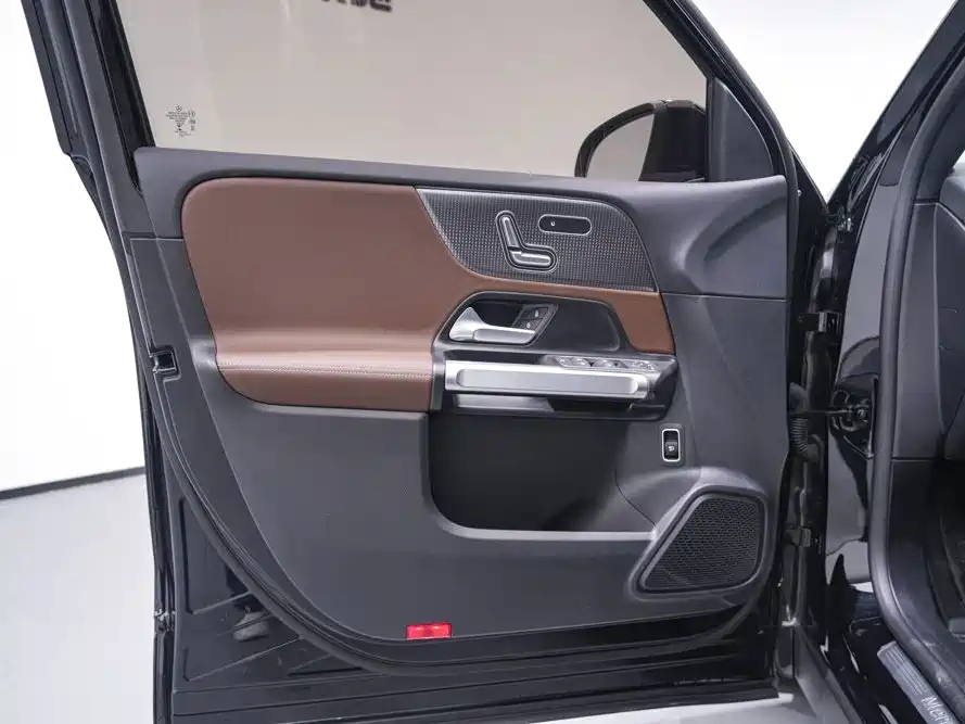 MERCEDES BENZ GLB 2023