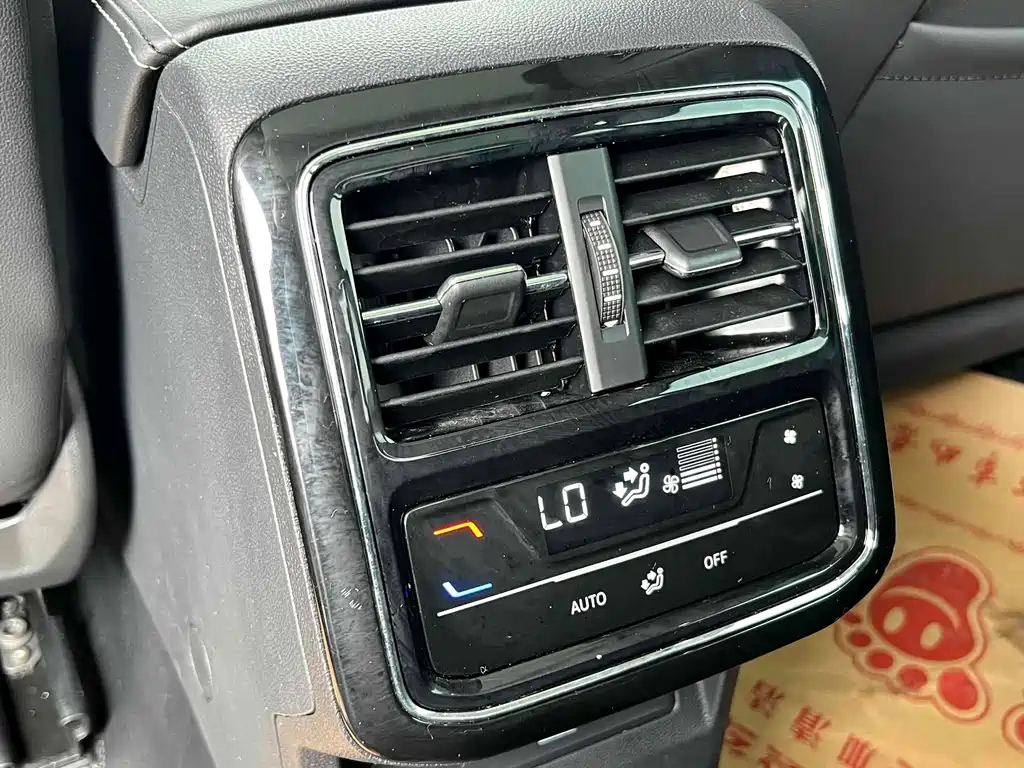 VOLKSWAGEN PASSAT 2023