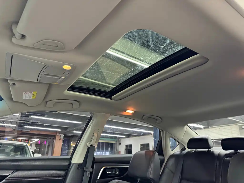NISSAN TEANA 2019