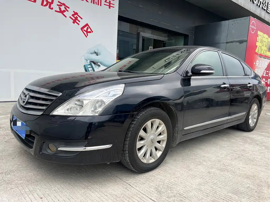 NISSAN TEANA 2010