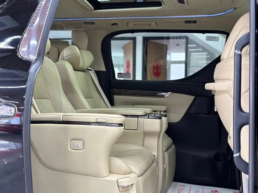 TOYOTA ALPHARD 2018