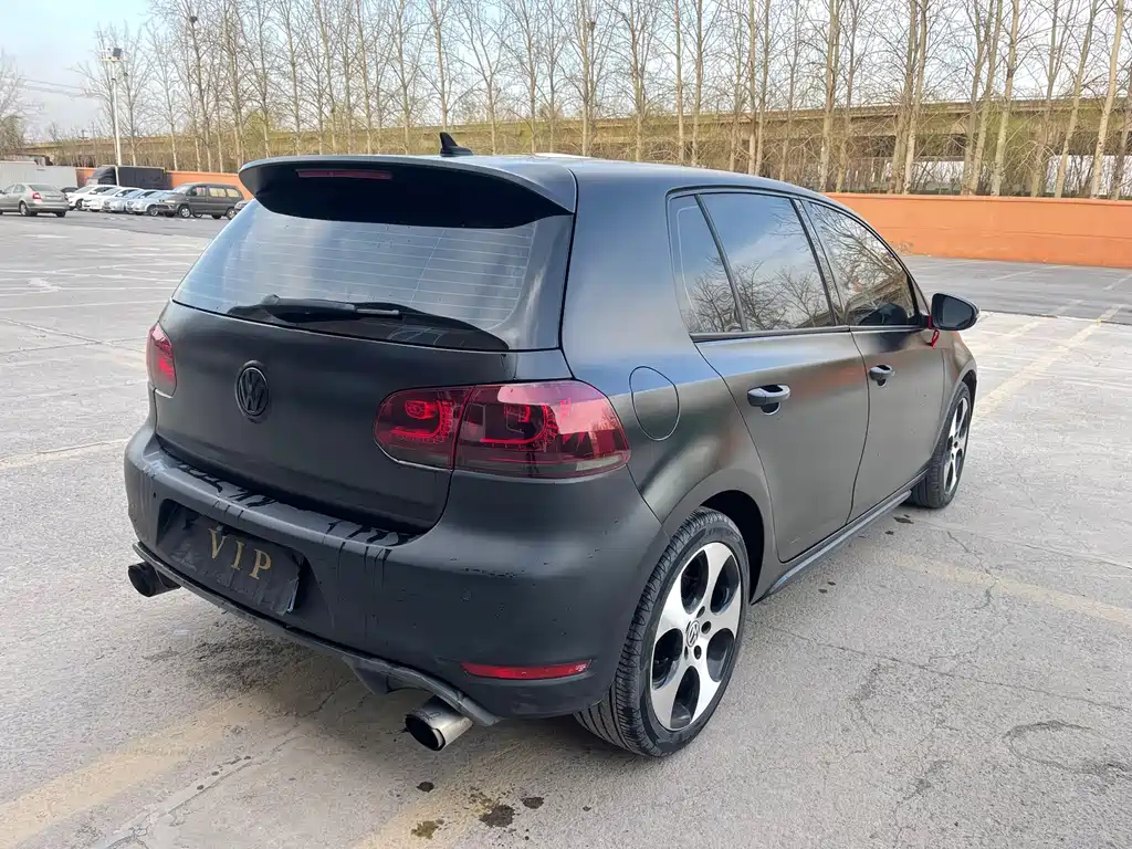 VOLKSWAGEN GOLF 2010