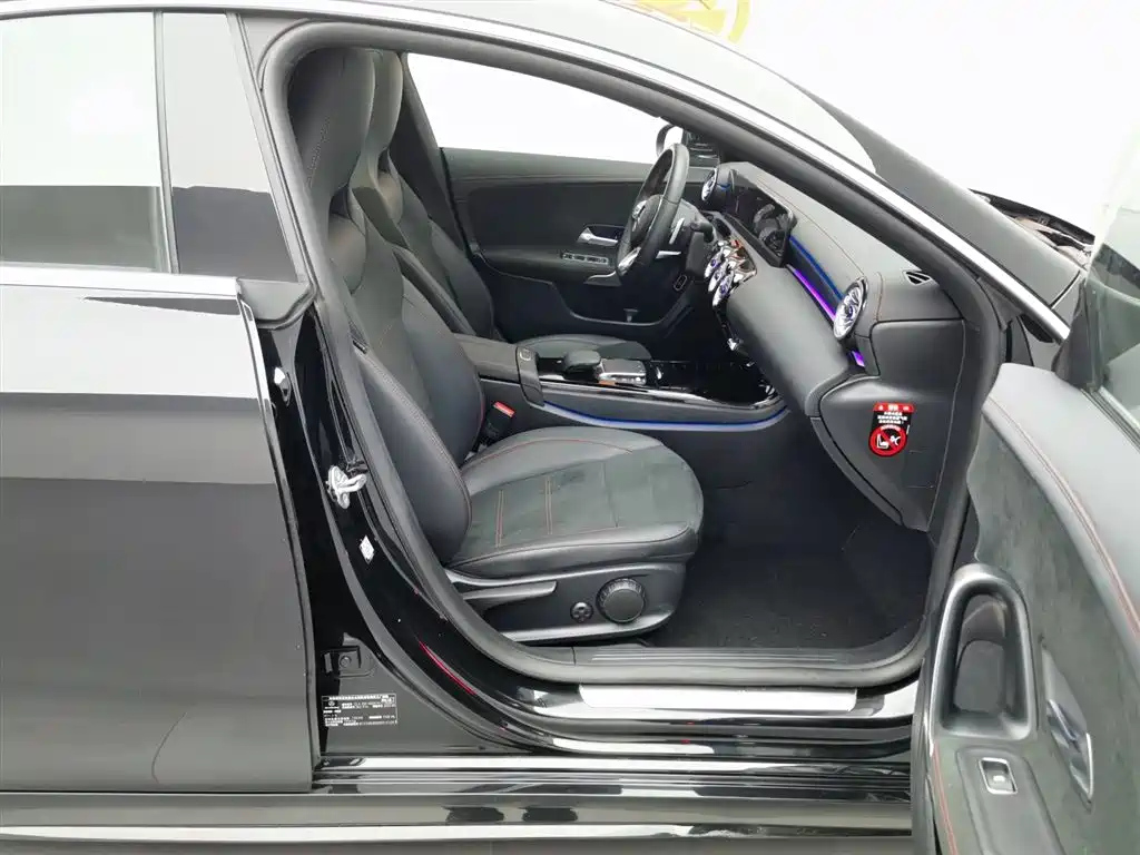 MERCEDES BENZ CLA 2022