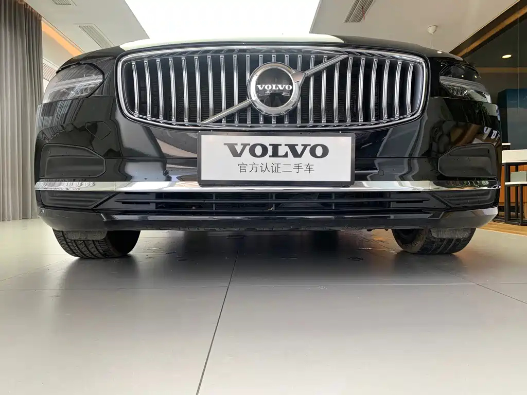 VOLVO S90 2023