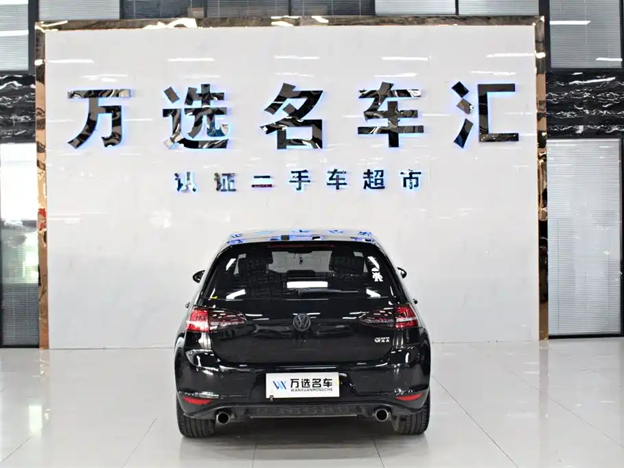 VOLKSWAGEN GOLF 2017
