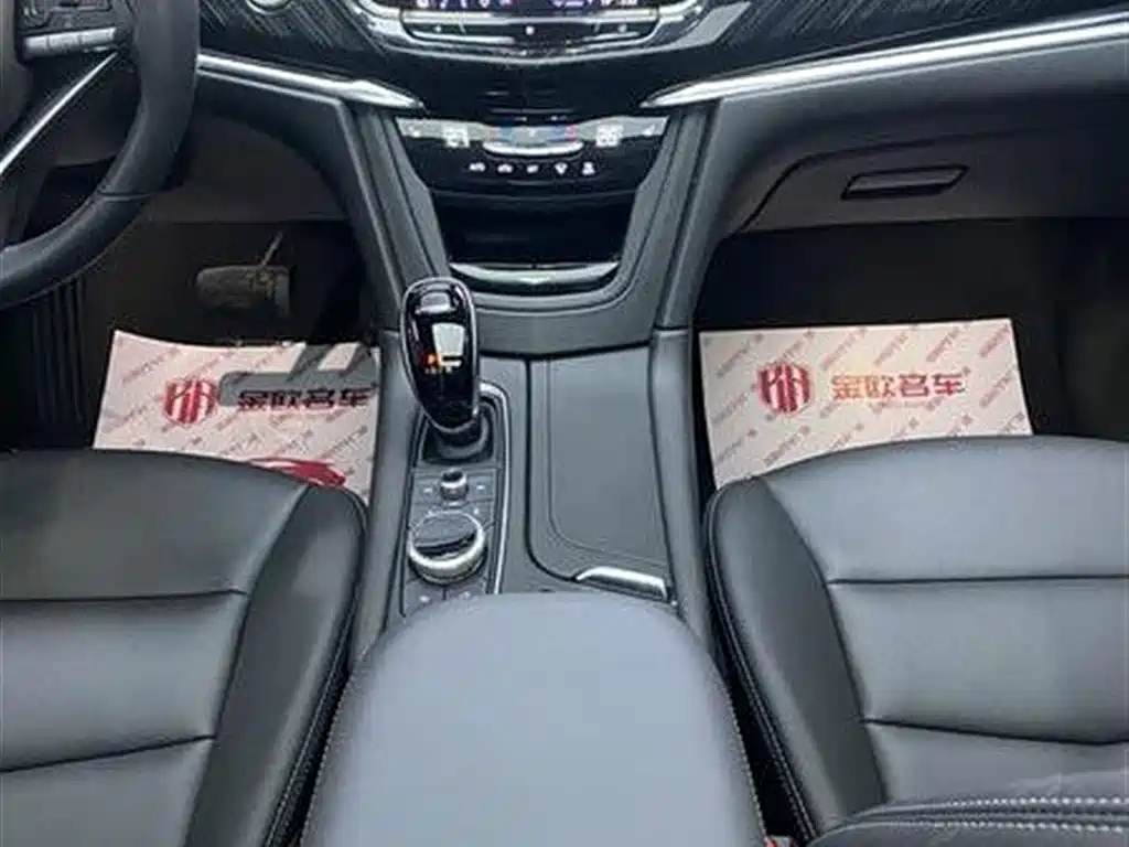 CADILLAC XT6 2021