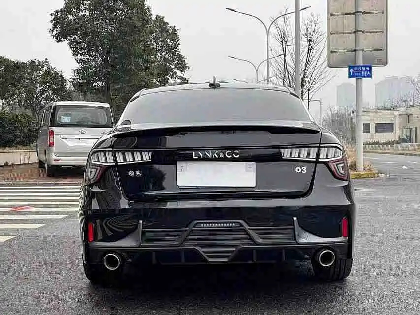 LYNK&CO 03 2020