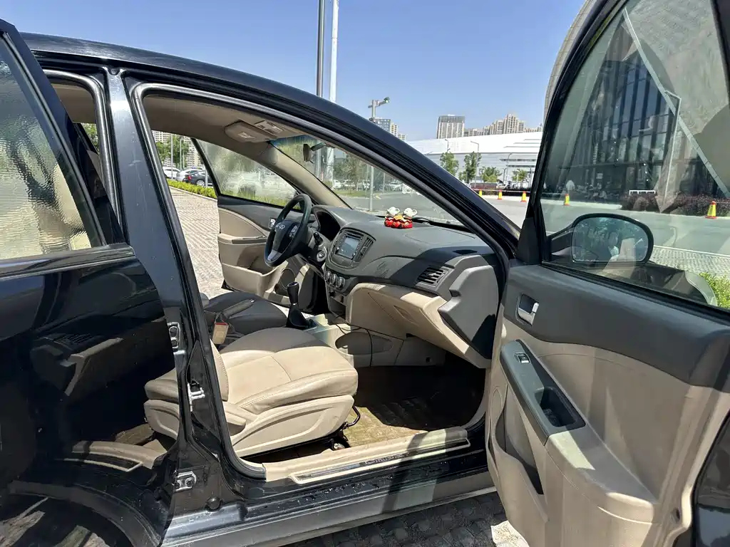 CHERY E5 2012