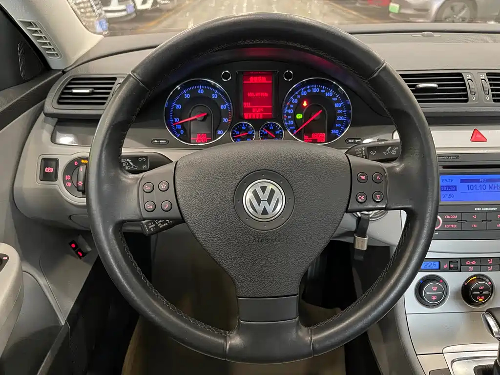 VOLKSWAGEN MAGOTAN 2010
