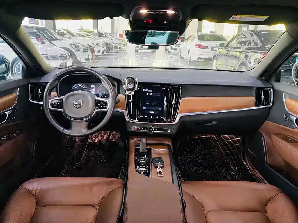 VOLVO S90 2021